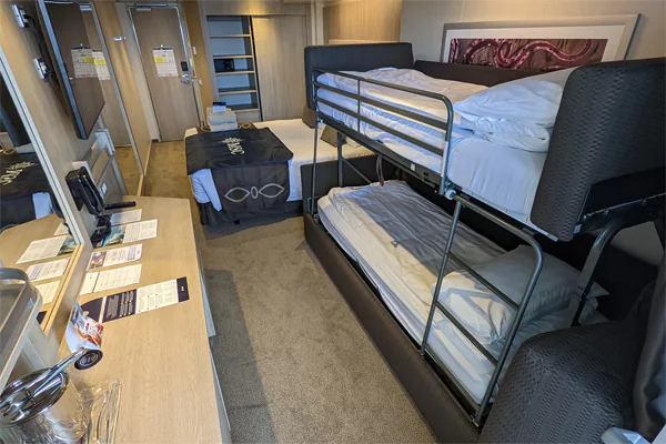 Каюта с балконом с двухуровневым диваном для 3-4 туриста